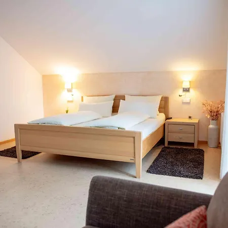 Gaestehaus Am Fuerstweg Guest house Heuchelheim-Klingen